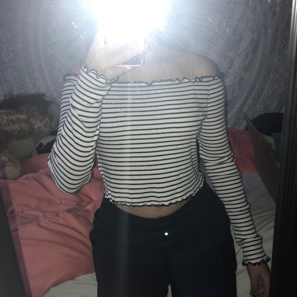 Off the shoulder H&M top